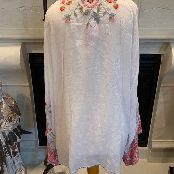 Johnny Was Off White, Coral, and Green Rayon Grace Floral Top. Size Small.  NWT - Picture 4 of 11